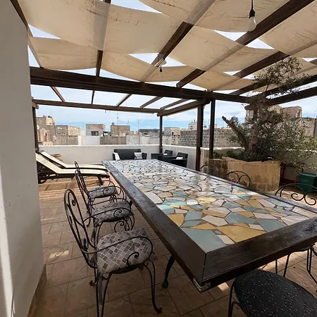 La Apartment *
