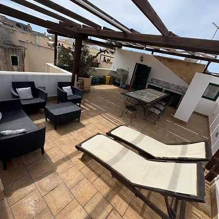 La Apartment *